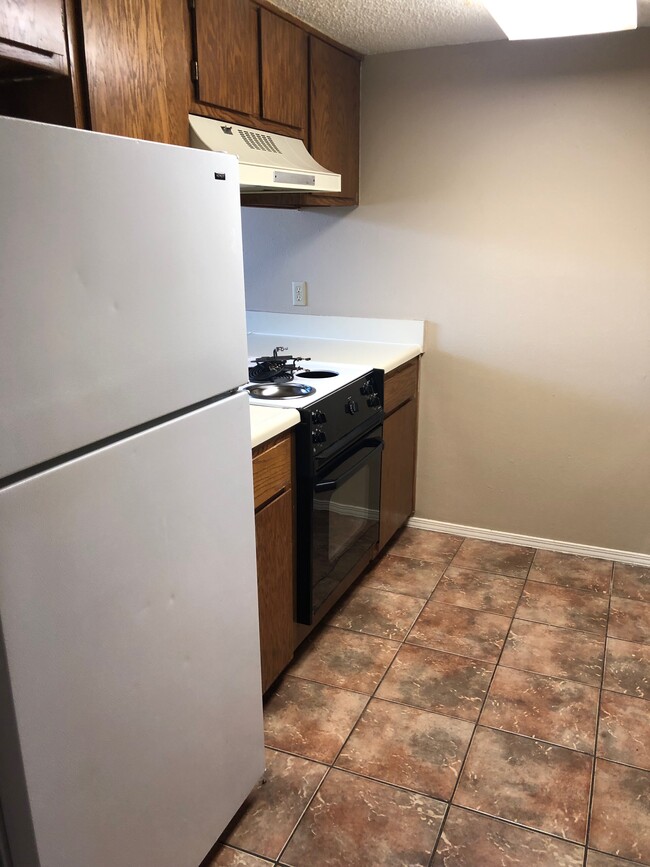 Kitchen - 1509 S West End St