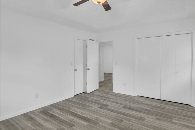 Building Photo - 405 S Montclaire Dr