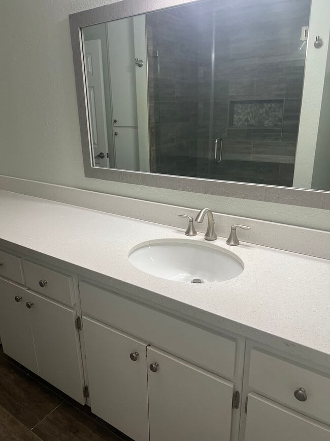 Building Photo - 55+ Home in Oceana Mission 1, Private End Unit!