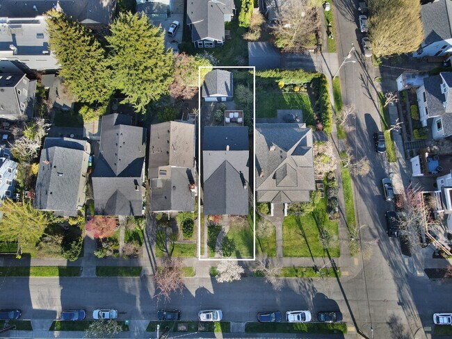 Building Photo - 1706 Warren Ave N