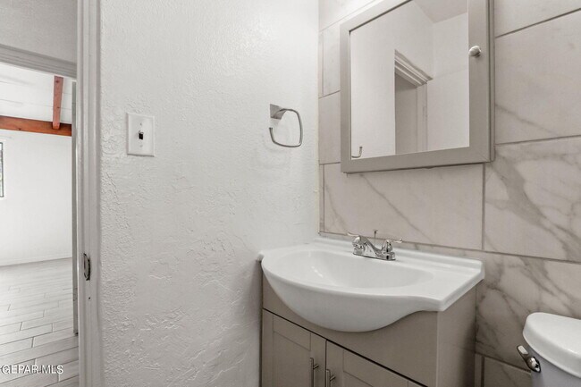Building Photo - 550 Dolan St