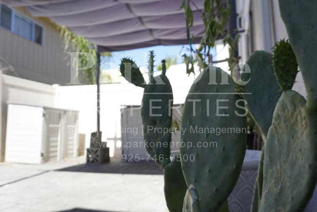 Building Photo - Well-Maintained 2-Bedroom Condo | Garage +...