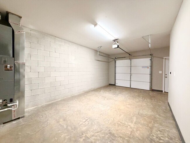 Building Photo - 511 Glenstone Springs Dr