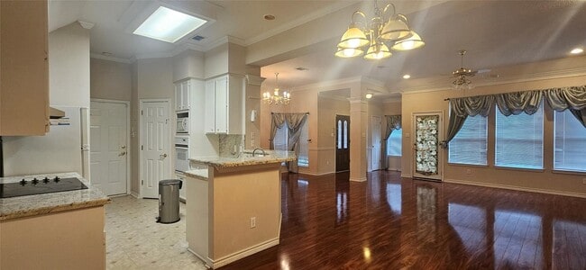 Building Photo - 1903 N Travis St