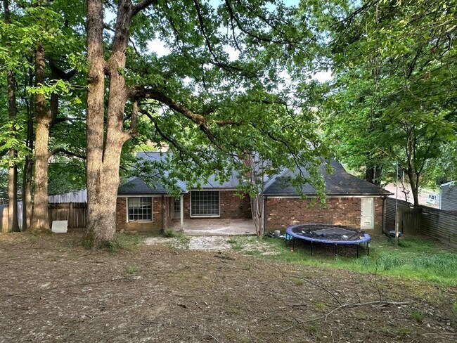 Building Photo - 8588 Kettering Dr