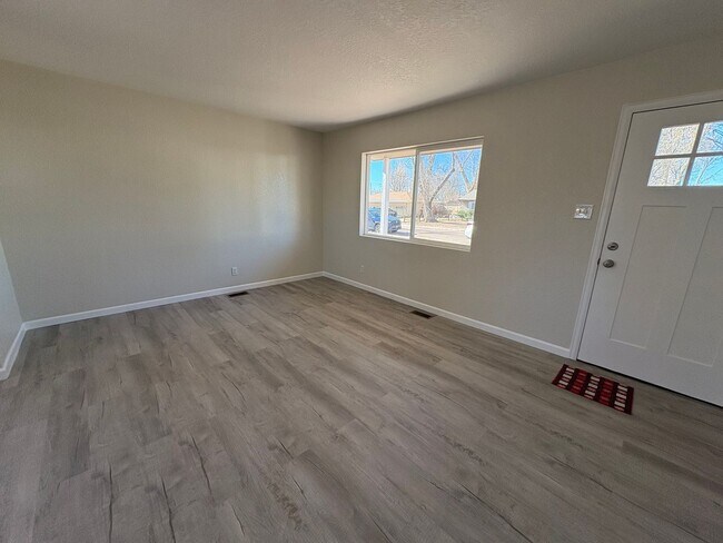 Building Photo - 2 Bed 1 Bath Home in Security!