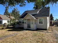 Building Photo - Updated 3 bedroom 1 bathroom house!