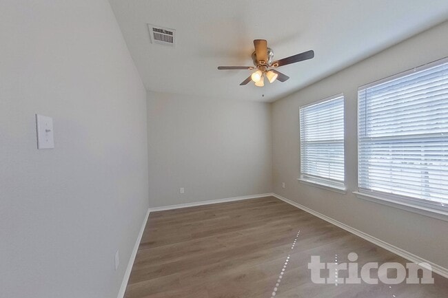 Building Photo - 881 Darst Dr