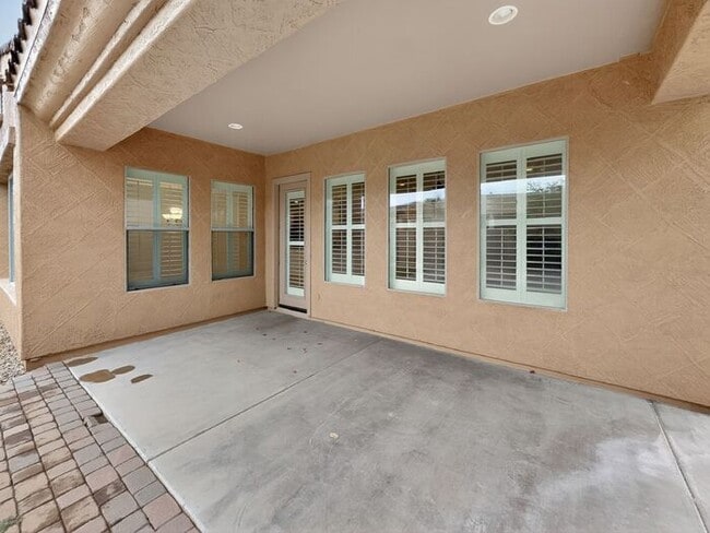 Building Photo - Spacious 3 car garage home at Paseo Trail!