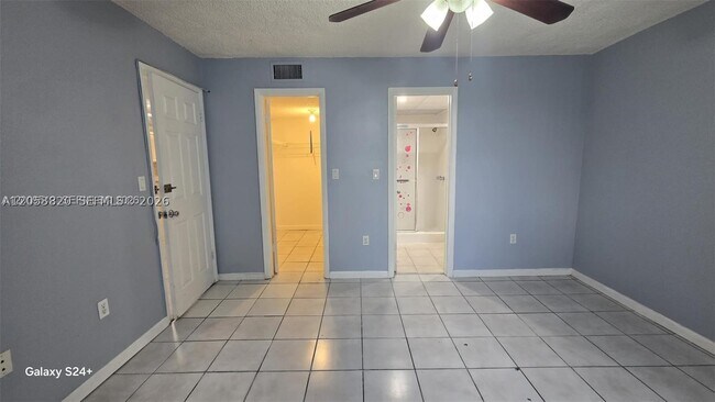 Building Photo - 10090 NW 80th Ct