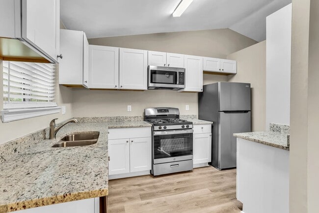 Building Photo - 755 Forest Path