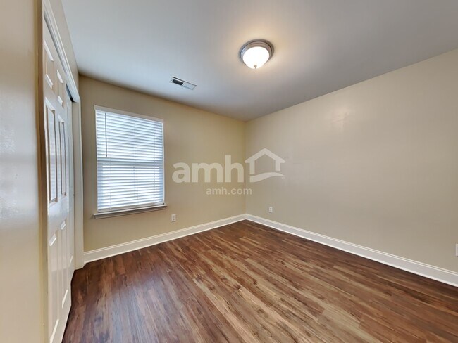 Building Photo - 109 Instructor Ct