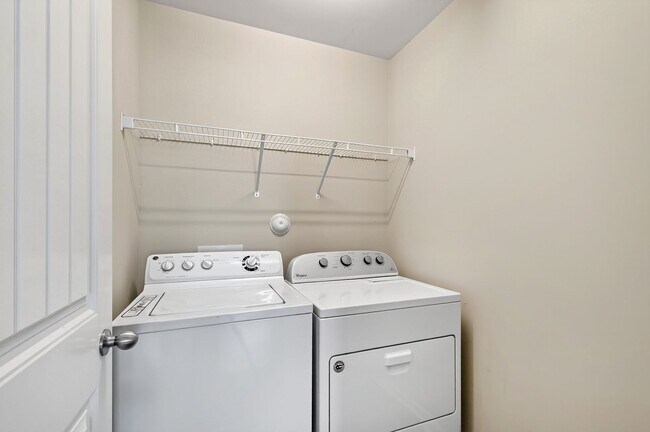 Building Photo - 4490 Middletown Dr