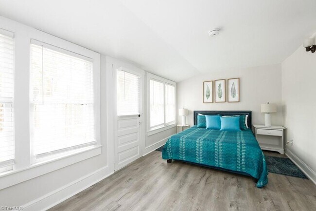 Building Photo - 208 Leftwich St