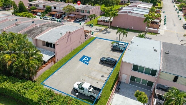 Building Photo - 14124 SW Kendale Lakes Cir