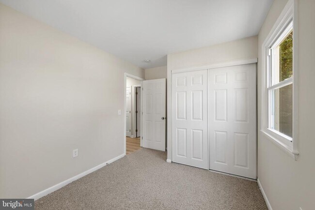 Building Photo - 908 Country Terrace