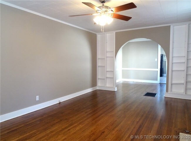 Building Photo - 1148 S Columbia Ave