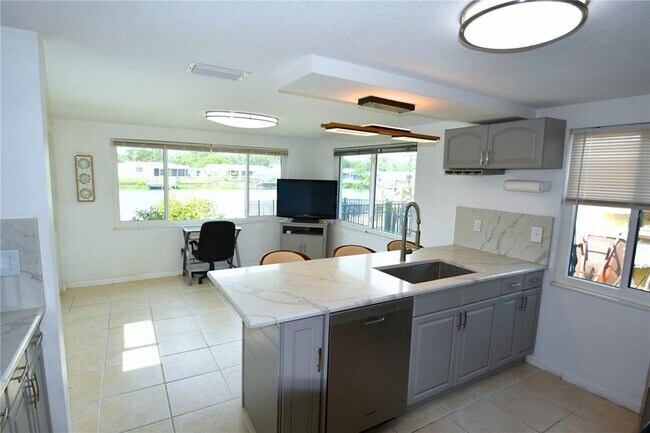 Building Photo - 3839 Star Island Dr