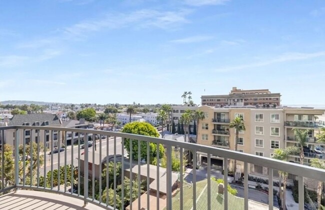Building Photo - 2-Bedroom, 2-Bathroom Home in Prime Long B...