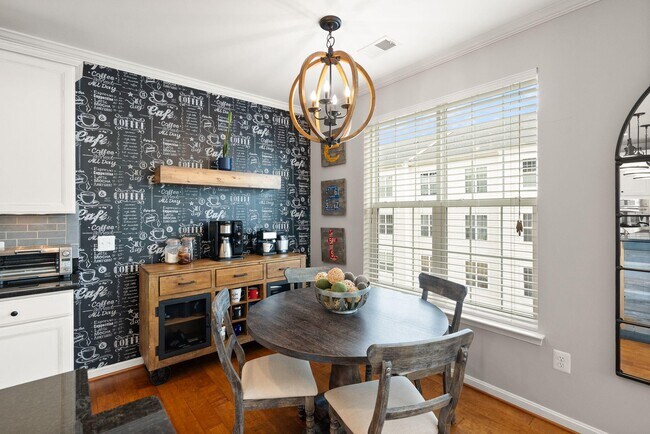 Building Photo - 9502 Lee Ct