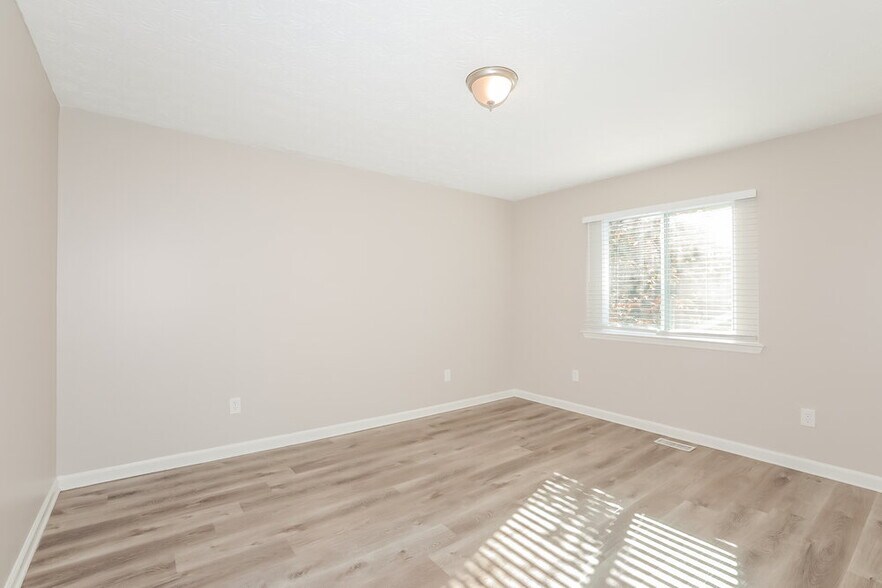 Building Photo - 7078 Shore Rd