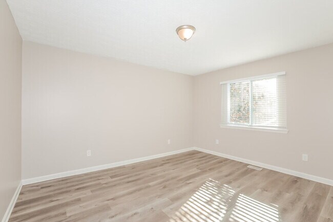 Building Photo - 7078 Shore Rd