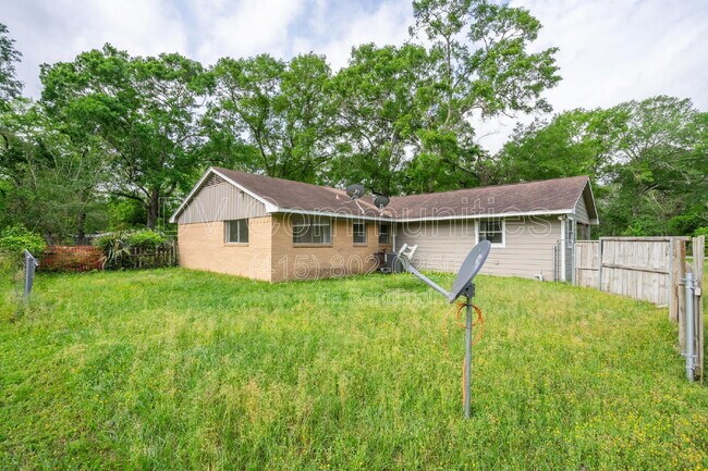 Building Photo - 9196 White Oak Dr