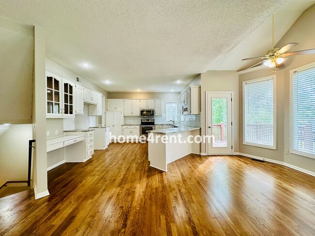 Building Photo - Beautifully Renovated Home in Olathe with ...