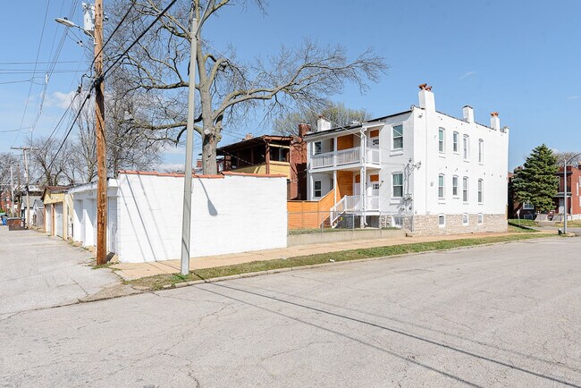 Building Photo - 3101 Old Rte 66