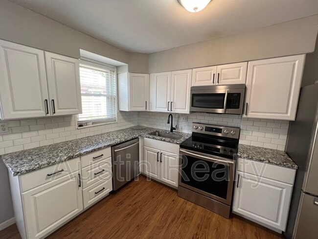 Primary Photo - 8501 Gannon Ave