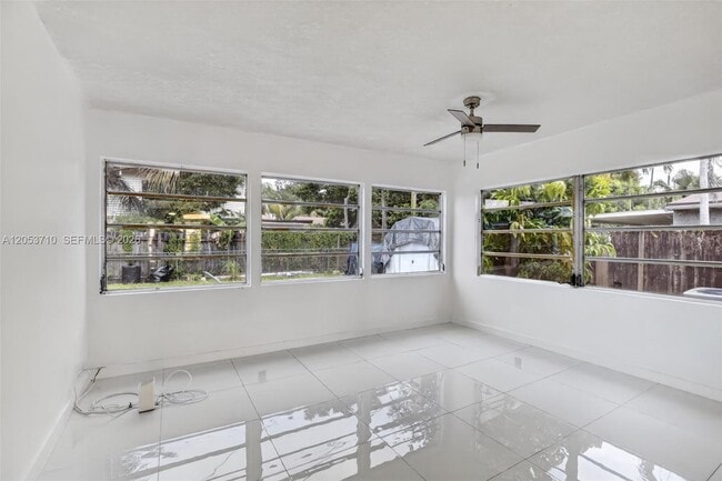 Building Photo - 2331 Flamingo Dr