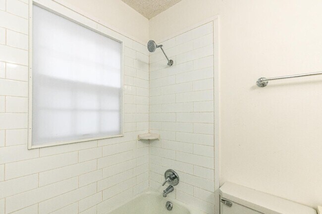 Building Photo - 2513 26th St