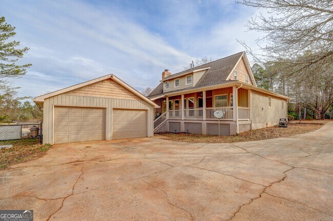 Building Photo - 300 Briarwood Rd