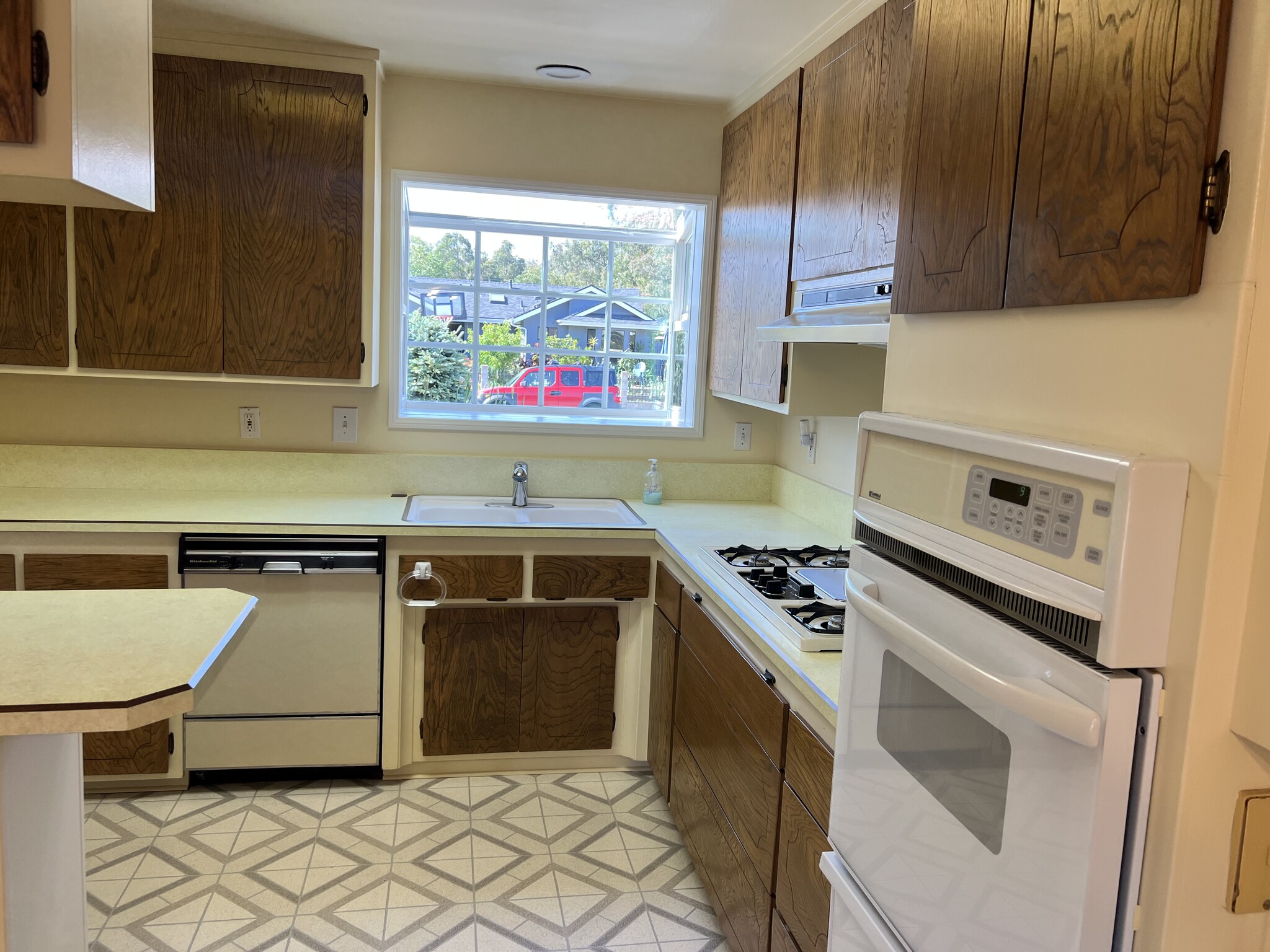 Building Photo - 7548 Newport Dr