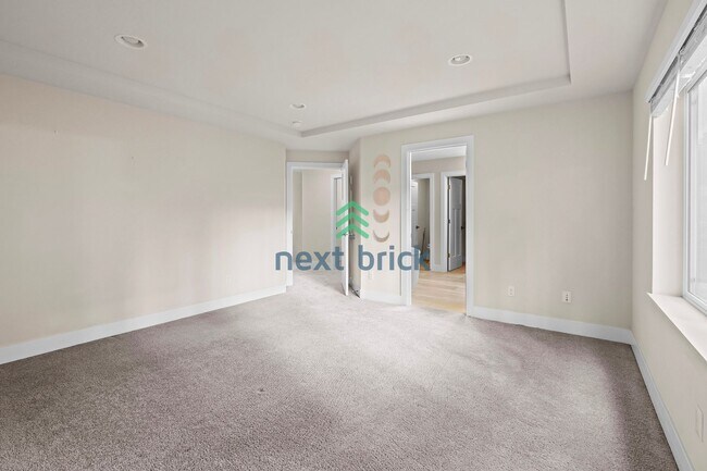 Building Photo - 5 BED & 2.5 BATH SINGLE FAMILY HOUSE FOR RENT