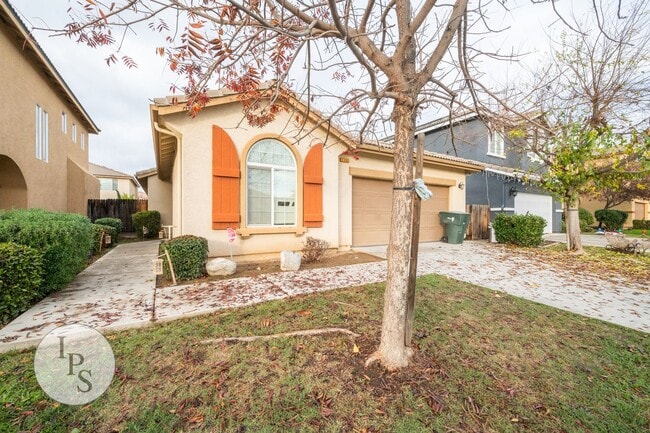 Building Photo - North East Fresno ‘Like New’ Home, 3BR/2BA, Built 2008 - Lots of Amenities!