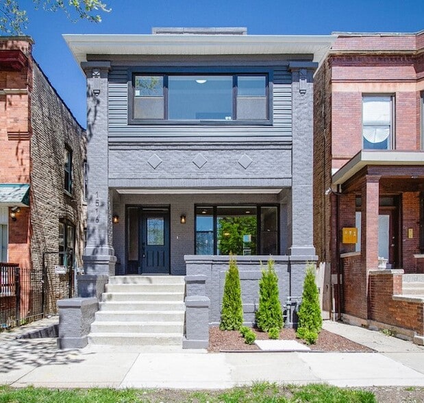 Front of building - 2G entrance left side of the building - 1516 E 69th Plz