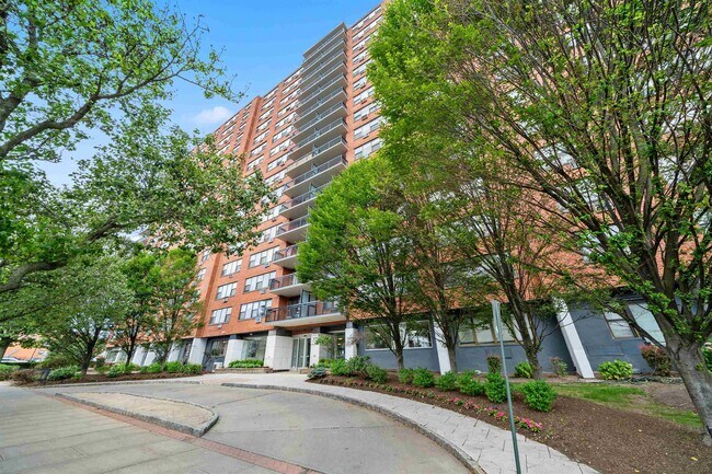 Primary Photo - 500 Central Ave