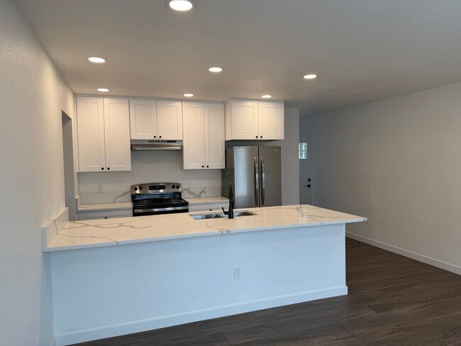 Building Photo - Brand new 3 bedroom 3 full bath townhouse in Thurston! $1,000 OFF YOUR FIRST MONTH'S RENT!
