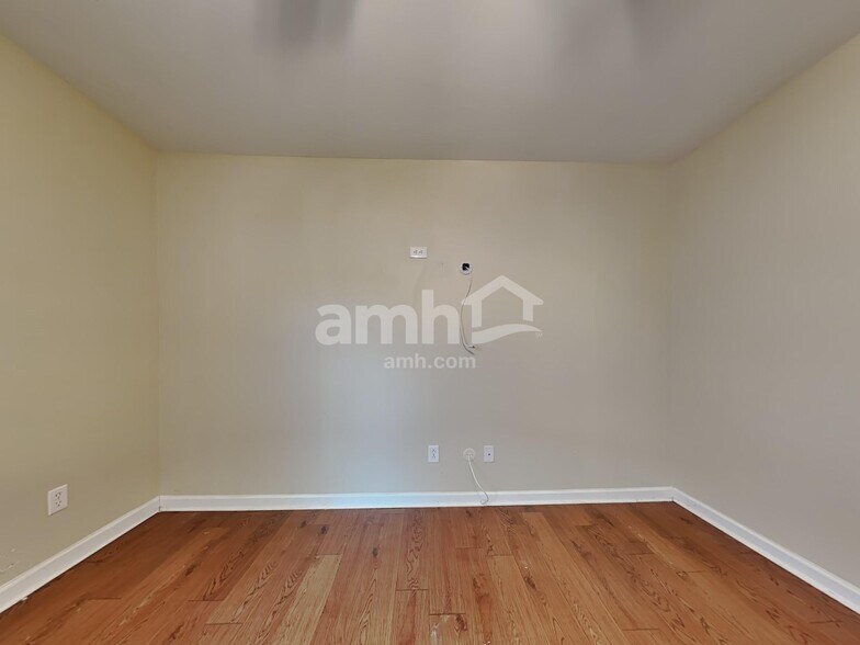 Building Photo - 116 Spring Lakes Dr