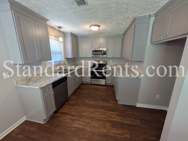 Building Photo - 8121 Winewood Way