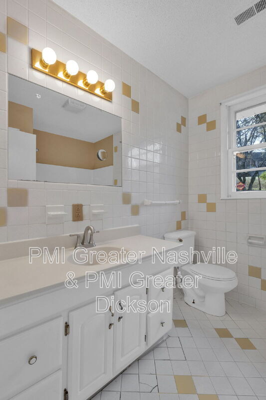 Building Photo - 385 Bonnavale Dr