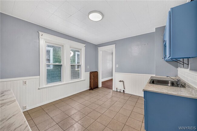 Building Photo - 563 Humboldt Pkwy