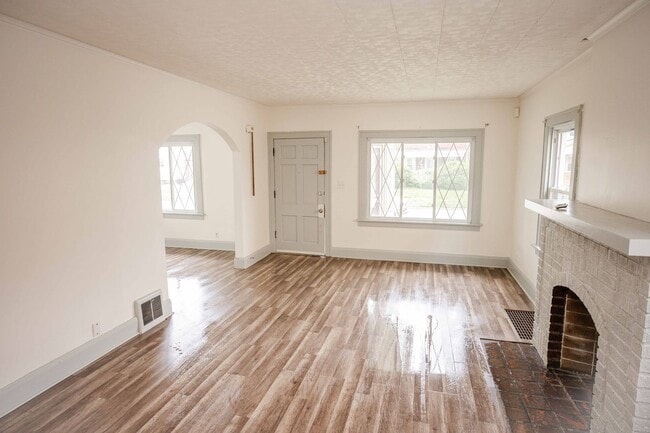 Building Photo - Very Spacious Four Bedroom Home For Rent!