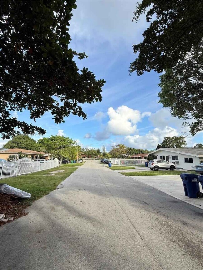 Building Photo - 1267 NE 117th St