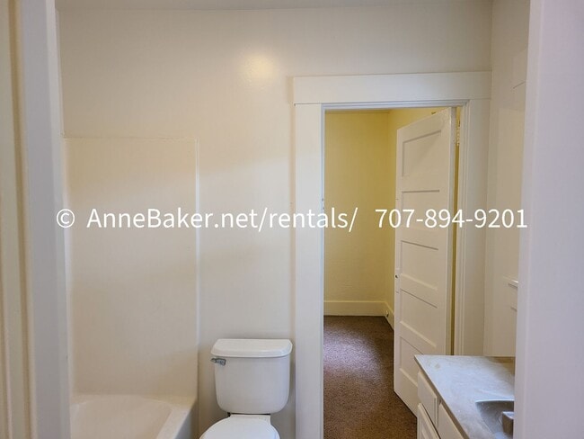 Building Photo - Close to Downtown Cloverdale