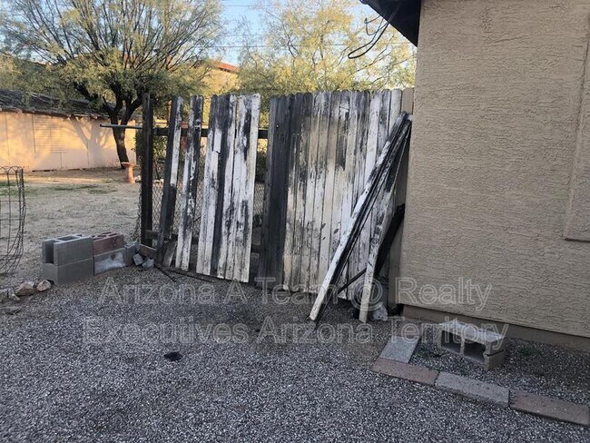 Building Photo - 4538 E Lester St