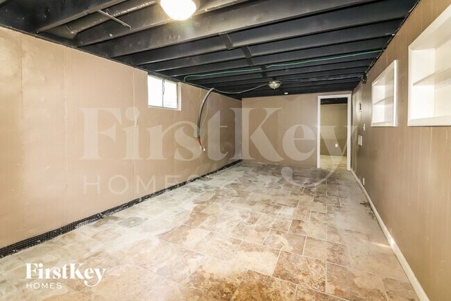 Building Photo - 8608 E 87th St