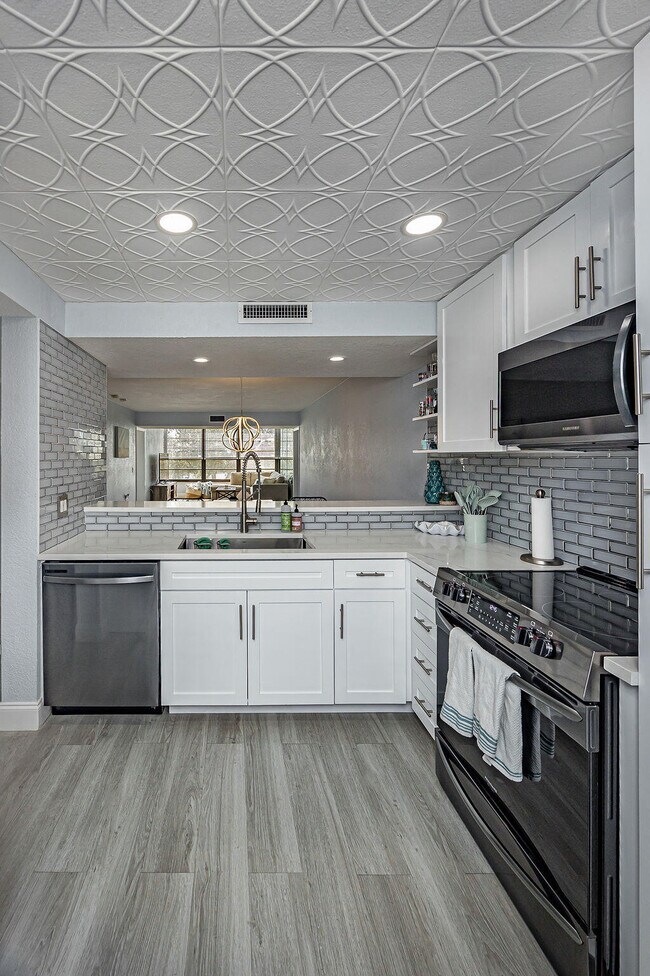 Building Photo - 3630 Whitehall Dr