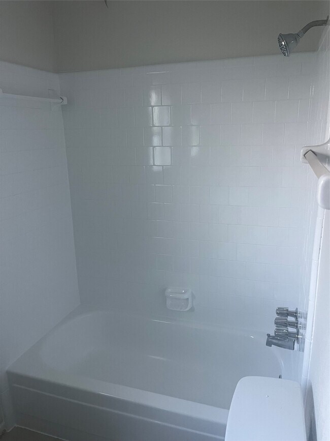 Building Photo - 7015 Maple Fox Dr